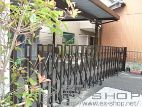 のカーゲート トリップゲート PC型 ノンレール 片開き親子 施工例