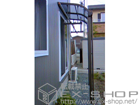 のテラス屋根 ライザーテラスII R型 1500 テラスタイプ 単体 積雪〜50cm対応+吊り下げ物干し 標準 2本入 施工例