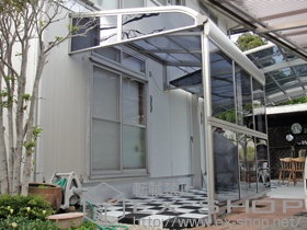 のテラス屋根 ヴェクターテラス R型 テラスタイプ 単体 積雪〜20cm対応+前面パネル 2段仕様/妻パネル 施工例