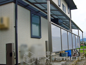 のテラス屋根 ライザーテラスII R型 テラスタイプ 連棟 積雪〜20cm対応+ライザーテラスII R型 前面スクリーン 1段仕様 施工例