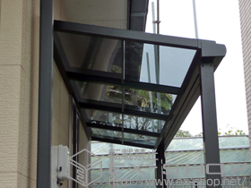 のテラス屋根 ライザーテラスII F型 テラスタイプ 単体 積雪〜20cm対応+吊り下げ物干し 標準 2本入 施工例