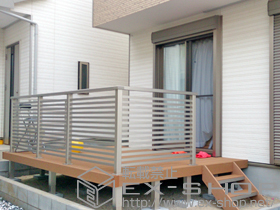 のウッドデッキ リウッドデッキ 200+リウッドステップ5型Sタイプ（2段）+シンプルモダンデッキフェンス7型＜半目隠し横格子タイプ＞ 色プラチナステン 施工例