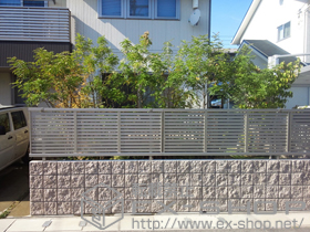 のフェンス・柵 エクスラインフェンス5型 自由柱+エフルージュ 柱カバー 小 2枚入り 施工例