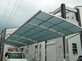 のカーポート レイナポートグラン 縦連棟　積雪〜20cm対応+水平式物干し(カーポート柱用) 2本入り 施工例