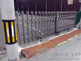 のカーゲート アルシャインＩＩ PG型Ｒ Aタイプ ノンレール 両開き 520W 施工例