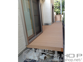 のウッドデッキ リウッドデッキ200+特注】リウッドデッキ門扉 2型 ラチス格子 施工例