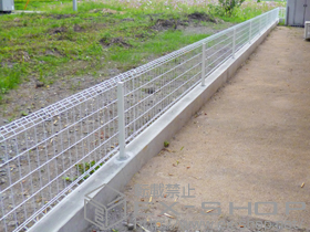 のフェンス・柵 イーネットフェンス1F型 自由柱タイプ 施工例