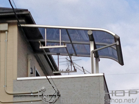 のバルコニー・ベランダ屋根 プレシオステラス R型 屋根タイプ 単体 積雪〜20cm対応+吊下げ物干し　標準2本入り 施工例