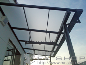 のバルコニー・ベランダ屋根 ライザーテラスII F型 屋根タイプ 単体 積雪〜20cm対応＋吊下げ式物干し　ワイド　標準　2本入り 施工例