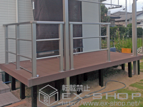 のウッドデッキ リウッドデッキ 200＋シンプルモダンデッキフェンス 2型　T100 横格子2本タイプ 施工例