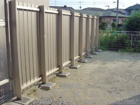 のフェンス・柵 リレーリアフェンス4N型<たて板格子> 関東間仕様 施工例