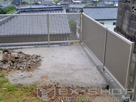 のフェンス・柵 エクスラインフェンス2型 間仕切柱タイプ 施工例