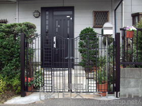 の門扉 ラヴェールV門扉2型 両開き　門柱使用 施工例