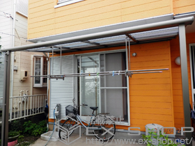 のテラス屋根 ライザーテラスII F型 テラスタイプ 単体 積雪〜20cm対応＋吊り下げ物干し　標準　2本入 施工例