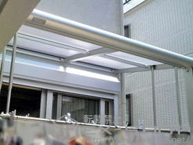 のテラス屋根 ヴェクターテラス F型 テラスタイプ 単体 積雪〜20cm対応+吊り下げ式物干し 標準 2本入り 施工例