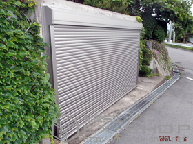 のガレージシャッター ガレージシャッタークワトロ 電動式 外部付RC造用躯体直付タイプ 施工例