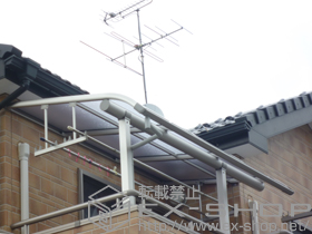 のバルコニー・ベランダ屋根 プレシオステラス R型 屋根タイプ 単体 積雪〜20cm対応＋吊り下げ物干し　標準2本入 施工例