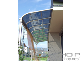 のテラス屋根 ライザーテラスII R型 1500 テラスタイプ 連棟 積雪〜50cm対応+ 吊り下げ物干し　標準2本入 施工例