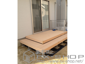 のウッドデッキ リウッドデッキ 200＋段床 1段(正面・片側面タイプ)＋シンプルモダンデッキフェンス７型 施工例