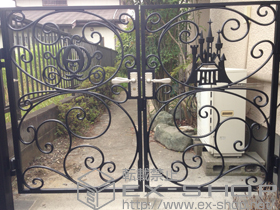 の門扉 ディズニー門扉プリンセスA型(かぼちゃの馬車+シンデレラ城) 両開き 角門柱式 施工例