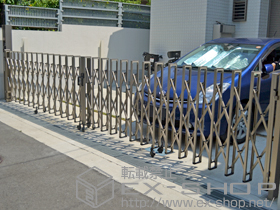 のカーゲート トリップゲートPC型 ノンレール 両開き 68W 施工例