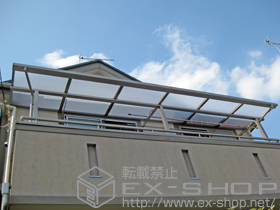 のバルコニー・ベランダ屋根 ライザーテラスII F型 屋根タイプ 連棟 積雪〜20cm対応＋壁付物干し ロング　3本 施工例