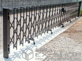 のカーゲート トリップゲート PB型 ノンレール 両開き 82W 施工例