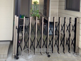 のカーゲート トリップゲート PC型 ノンレール 片開き 25S 施工例