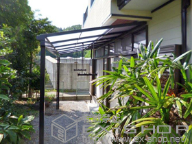 のテラス屋根 ライザーテラスII F型 テラスタイプ 単体 積雪〜20cm対応＋吊り下げ式物干し 標準 2本入 施工例