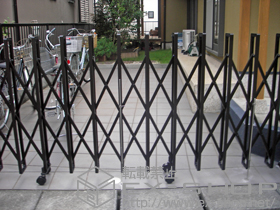 のカーゲート トリップゲート PC型 ノンレール 片開き 施工例