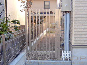 の門扉 アーキカットAタイプ 片開き　埋込施工用柱使用 施工例