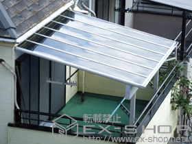 のバルコニー・ベランダ屋根 ヴェクターテラス F型 1500 屋根タイプ 単体 積雪〜50cm対応＋吊り下げ式物干し 標準 2本入 施工例