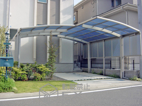 のカーポート レイナポートグラン M合掌　積雪〜20cm対応+レイナポートグラン用サイドパネル 施工例