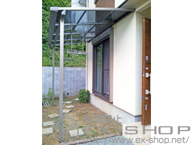 のテラス屋根 ライザーテラスII F型 テラスタイプ 単体 積雪〜20cm対応＋吊り下げ式物干し 標準 2本入 施工例