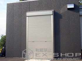 のガレージシャッター ガレージシャッタークワトロ 手動式 外部付タイプ 施工例