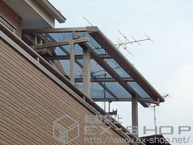のバルコニー・ベランダ屋根 ライザーテラスII F型 屋根タイプ 単体 積雪〜20cm対応+吊り下げ物干し ショート 2本入 施工例