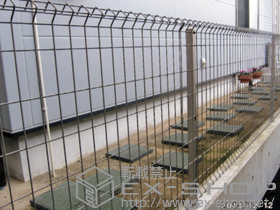 のフェンス・柵 イーネットフェンス1F型 自由柱タイプ 施工例