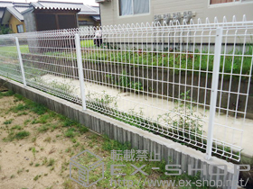 のフェンス・柵 メッシュフェンスG-10R フリーポールタイプ 施工例