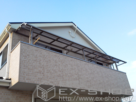 のバルコニー・ベランダ屋根 ライザーテラスII R型 屋根タイプ 連棟 積雪〜20cm対応＋吊り下げ物干し 標準 2本入り 施工例