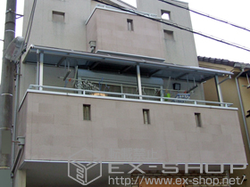 のバルコニー・ベランダ屋根 プレシオステラス R型 屋根タイプ 連棟 積雪〜20cm対応＋吊り下げ式物干し 標準 2本入 施工例