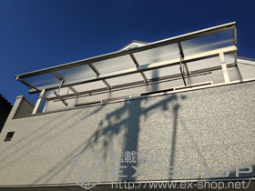 のバルコニー・ベランダ屋根 ヴェクターテラス F型 屋根タイプ 単体 積雪〜20cm対応＋吊り下げ式物干し 標準 2本入＋吊下げ式物干し　標準2本入り 施工例