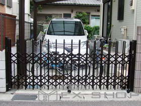 のカーゲート トリップゲート ペットガード型 ノンレール 片開き 30S 施工例