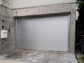のガレージシャッター ガレージシャッタークワトロ 電動式 内部付タイプ 施工例