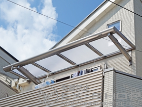 のバルコニー・ベランダ屋根 パワーアルファ F型 ルーフタイプ 単体 積雪〜30cm対応＋ルーフ用竿掛け　4個入 施工例