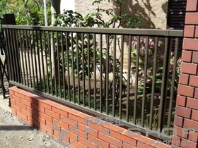 LIXIL ���N�V��(TOEX)�̃t�F���X�E��E�� �v�����IR2�^�t�F���X �t���[�|�[���^�C�v �{�H��