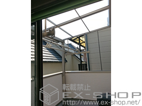 のバルコニー・ベランダ屋根 ライザーテラスII F型 屋根タイプ 単体 積雪〜20cm対応＋吊り下げ式物干し 標準 ワイド 2本入 施工例