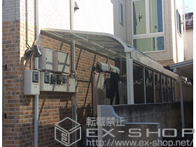 のテラス屋根 ライザーテラスII R型 テラスタイプ 連棟 積雪〜20cm対応＋吊り下げ物干し 標準 2本入＋前面スクリーン 1段仕様 施工例