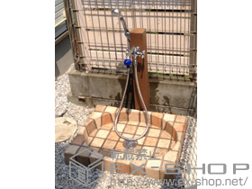 の立水栓・ガーデンシンク 立水栓ユニット レヴウッドタイプ 施工例