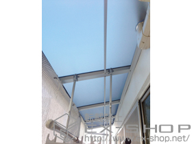 のバルコニー・ベランダ屋根 ライザーテラスII F型 屋根タイプ 単体 積雪〜20cm対応＋吊り下げ物干し　標準2本入 施工例