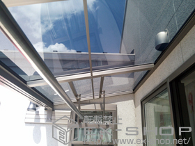 のバルコニー・ベランダ屋根 ライザーテラスII F型 ルーフタイプ 単体 積雪〜20cm対応+ 吊り下げ物干し 標準 2本入り 施工例